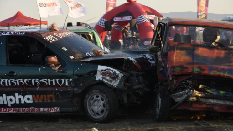 Дама грабна купата на Луда Надпревара в Костинброд