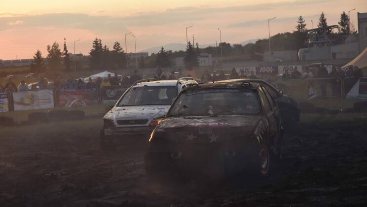 Зрелище, кал и брутални битки разтърсиха град Костинброд в първия ден на Луда Надпревара