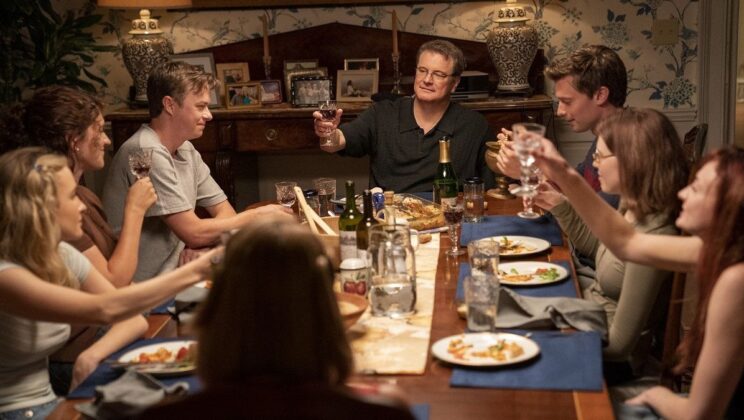 Колин Фърт влиза в образа на осъдения за убийството на съпругата си американец Майкъл Питърсън в новия HBO Max сериал „Стълбището“