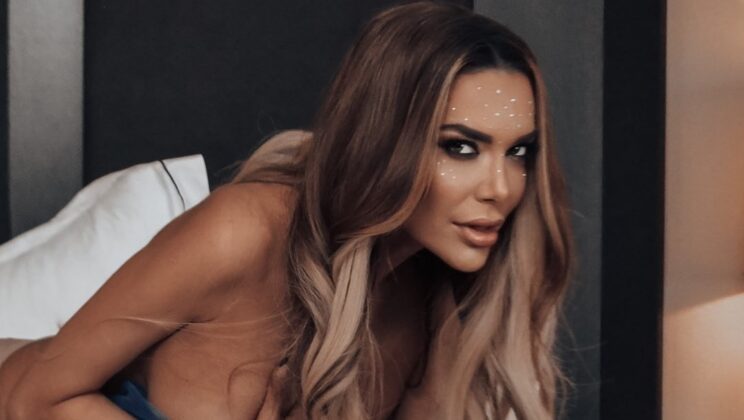 По-гореща от всякога, Бони скандализира и пуска нов хит до часове