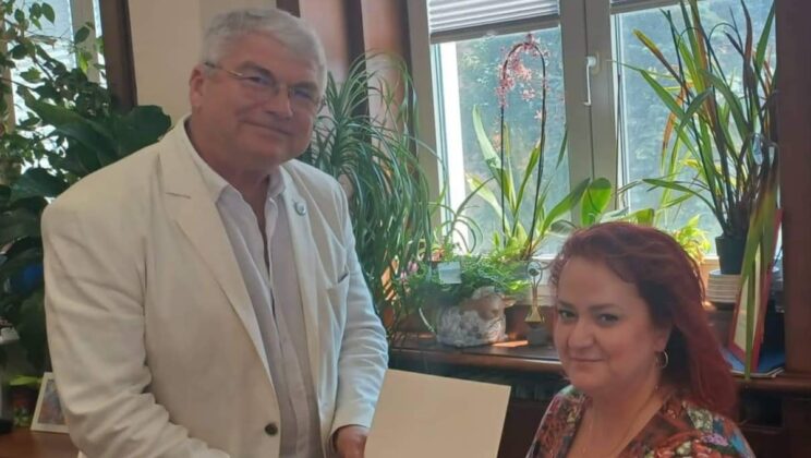 Заместник кметът на Столична община Албена Атанасова получи Юбилейна награда и плакет за цялостен принос в реализирането на политики за социално развитие и по-добър живот в България