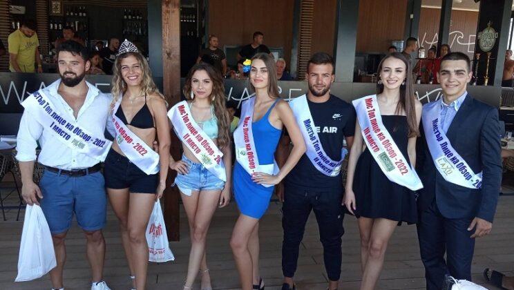 Обзор избра своите Крал и Кралица на красотата