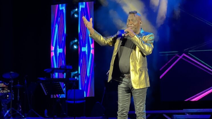 София аплодира силно Еди Гровел от сцената на Поп и рок фестивала София 2022