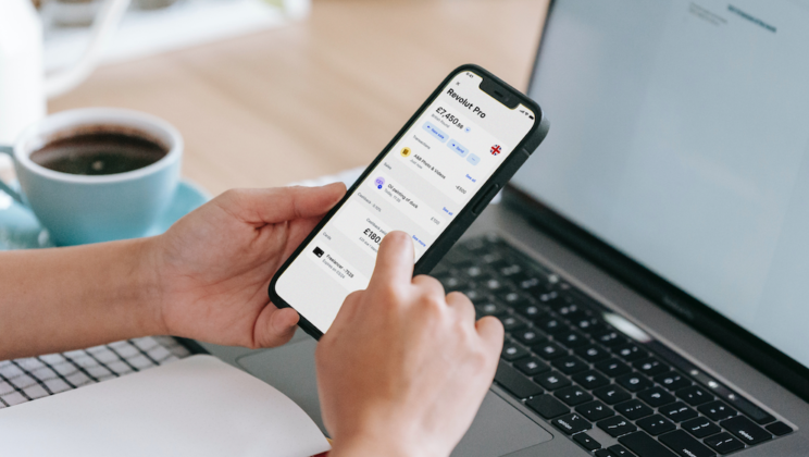 Revolut стартира Revolut Pro акаунт за управление на доходи, плащания и разходи за фрийлансъри, служители на концерти и самостоятелно заети лица