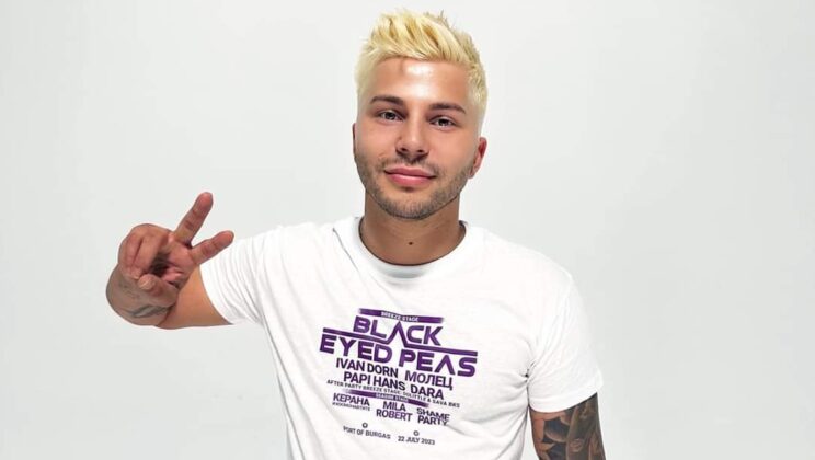 Българският топ коафьор Емилио Стефано се грижи за косите на Black Eyed Peas