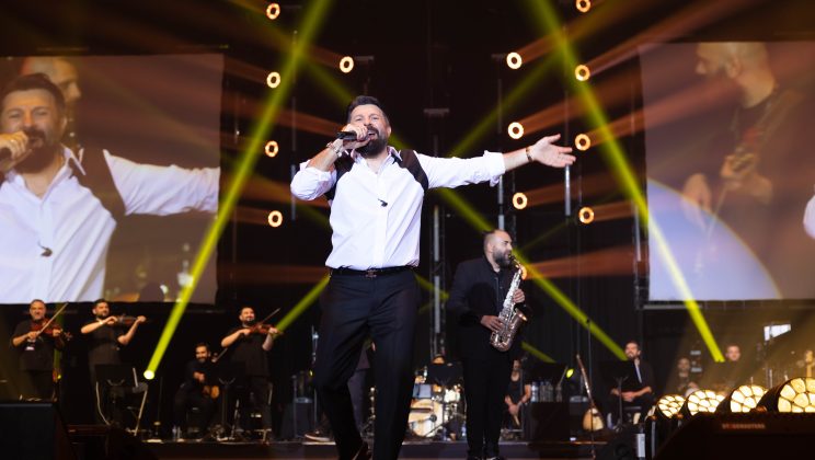 Тони Стораро пя повече от 4 часа пред 15 000 човека в Арена София