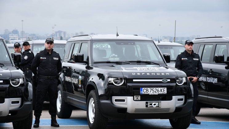 МОТО-ПФОЕ ДОСТАВЯ 160 АВТОМОБИЛА DEFENDER ЗА ОПАЗВАНЕ НА БЪЛГАРСКИТЕ И ЕВРОПЕЙСКИ ГРАНИЦИ