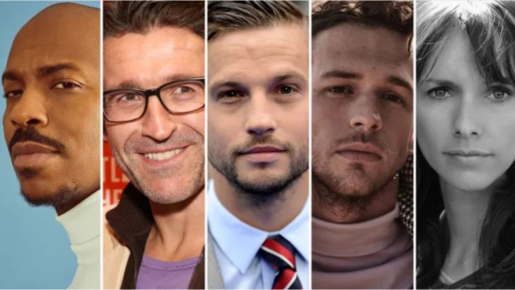 Към 3-ти сезон на „Просто ей така…“ се присъединяват Мехкад Брукс, Джонатан Кейк и Логан Маршал-Грийн, а Себастиано Пигаци и Доли Уелс са вече част от редовния актьорски състав