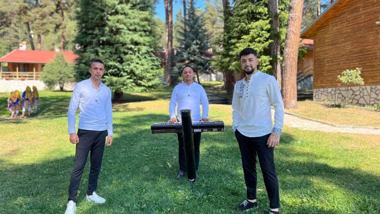 Дани Моллов се завръща с фолклорен проект в колаборация с оркестър „Диамант“