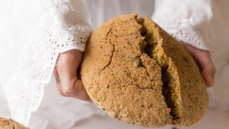 Хранителни стойности на кето хляб и пълнозърнест хляб: Какво трябва да знаете?