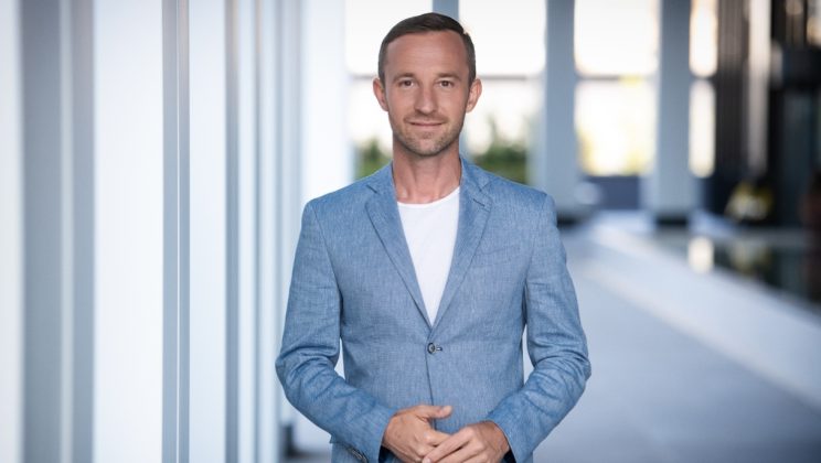 Николай Василковски ще бъде водещ на магическото шоу C’est la Magie