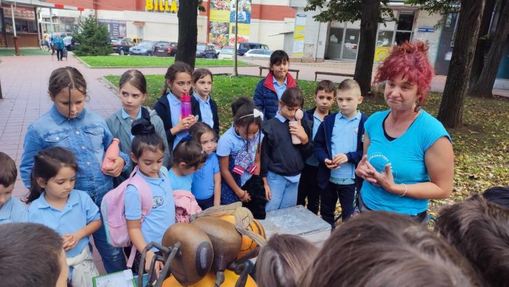 Над 150 деца и учители научиха за значението на пчелите чрез интерактивен образователен модул