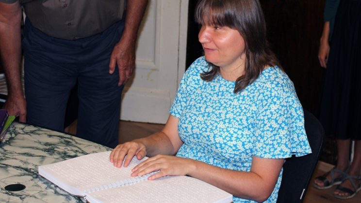 Първата брайлова граматика на английски език у нас ще помага на незрящите да изучават чужд език