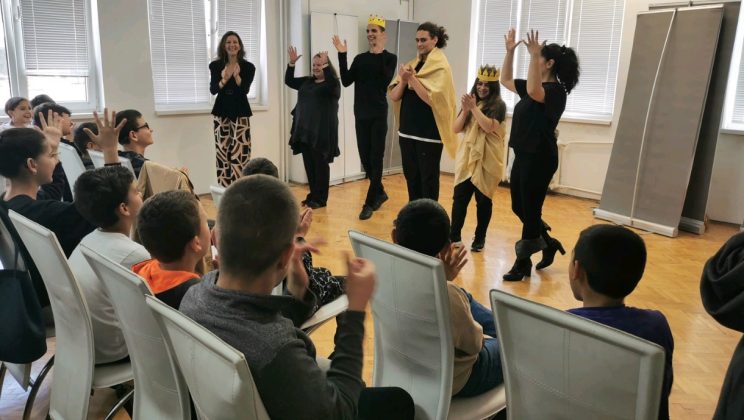 Над 300 деца с увреден слух опознаха света на литературата чрез театрални постановки на жестов език