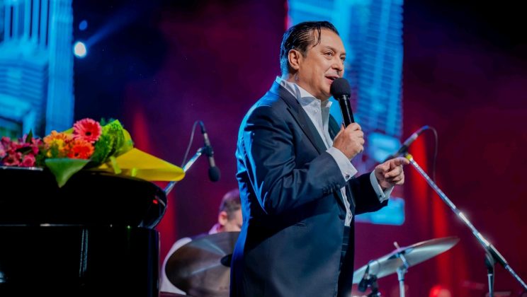 Васил Петров „взриви“ зала 1 на НДК и подари 4 биса