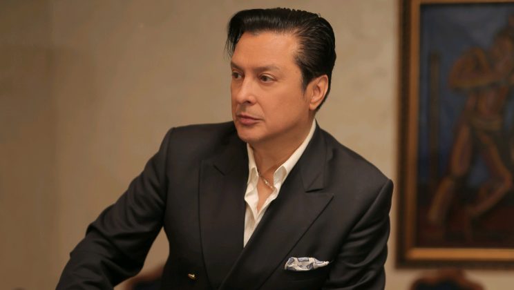 Васил Петров представя романтична програма в страната