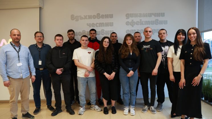 Студенти от Vivacom Техническа академия се състезават в първия по рода си хакатон на компанията