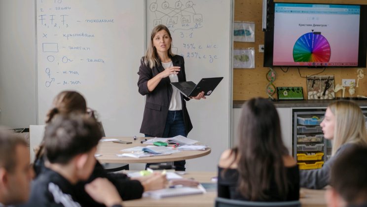 Онлайн академия помага на учителите да развиват критично мислене и креативност в дигитален контекст