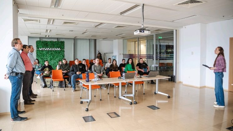 Студенти с умно решение за умни улици спечелиха първата награда в Хакатон на „Vivacom Техническа академия“