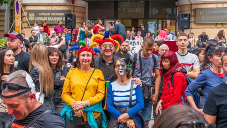 Карнавал Габрово се завръща: още по-дръзки послания, конкурс за карнавални картини и мемета, гарантирана веселба