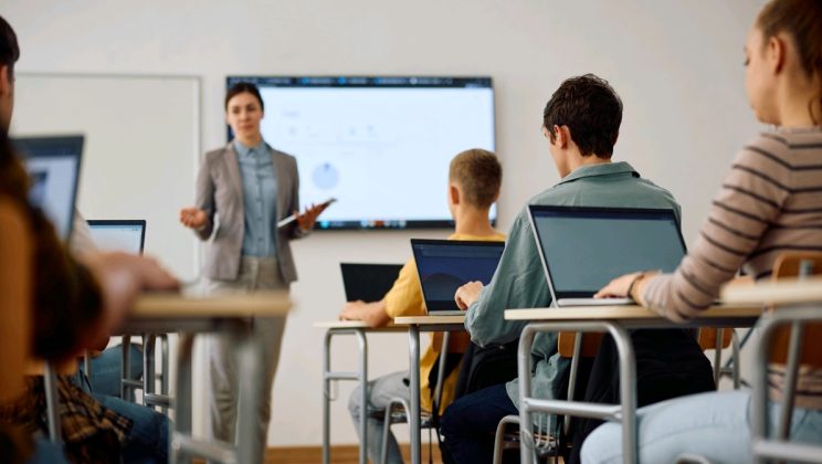 Близо 30% от учителите до 7. клас посочват, че имат нужда от допълнителна подготовка, за да обучават учениците по дигитална безопасност