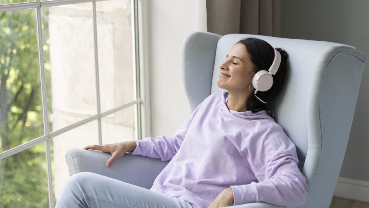 КАК ДА СЕ НАСЛАДИМ НА АУДИОКНИГИТЕ ПО НОВ НАЧИН: 5 СЪВЕТА ЗА ПЪЛНО ПОТАПЯНЕ В ИСТОРИЯТА