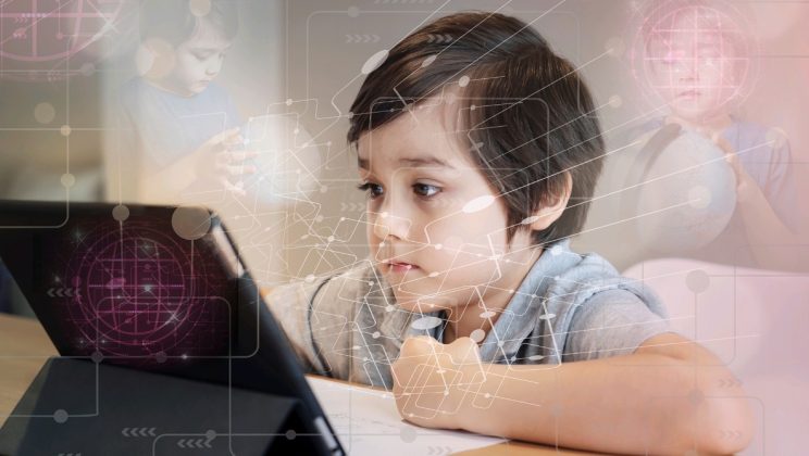 Мисли, преди да скролваш: защо децата трябва да мислят критично онлайн