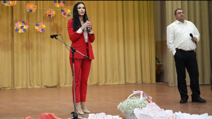 Мисис България Вселена Оксана Желяпова се завърна тържествено в родната си земя за 24 май — с послание за мир, обединение и български дух