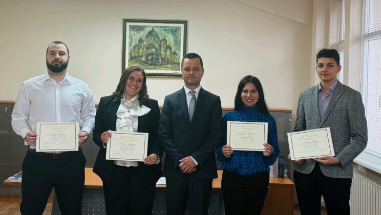 ИДЕС връчи четири парични стипендии на отлични студенти от степен Магистър в УНСС