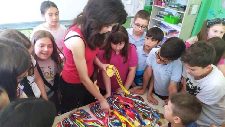 Художничка от Пловдив с 200 медала по математика