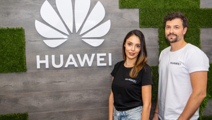 В сервизния център на HUAWEI Евелин Костова и Владимир Зомбори отново решават житейски драми и спасяват съдби