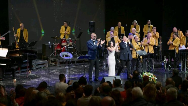 ВАСИЛ ПЕТРОВ „РАЗТЪРСИ“ ДОХОДНО ЗДАНИЕ И ПОДАРИ ТРИ БИСА НА РУСЕНЦИ