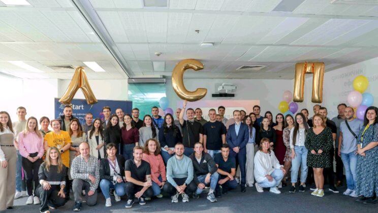 Лятната стажантска програма на Vivacom завърши с рекорден интерес: 26 стажанти започват работа в компанията