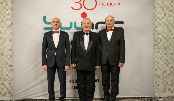 Бул Инс празнува 30 години