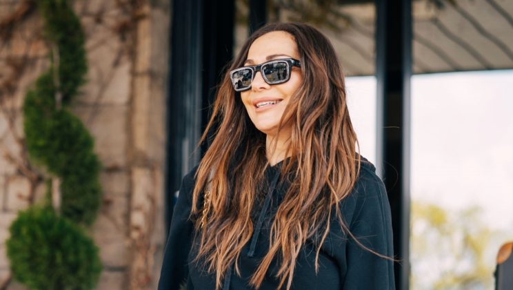 ВИП пристигане с 30 души екип: Деспина Ванди вече е в София