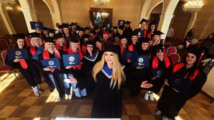 Тържествена церемония в Прага: четвъртият MBA поток на Академия „Щастлив Живот“ получи дипломите си в Кайзерщайнския дворец